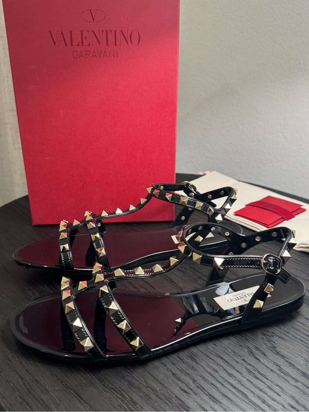 Valentino Garavani Rockstud Flat Rubber Jelly Sandals Black 37